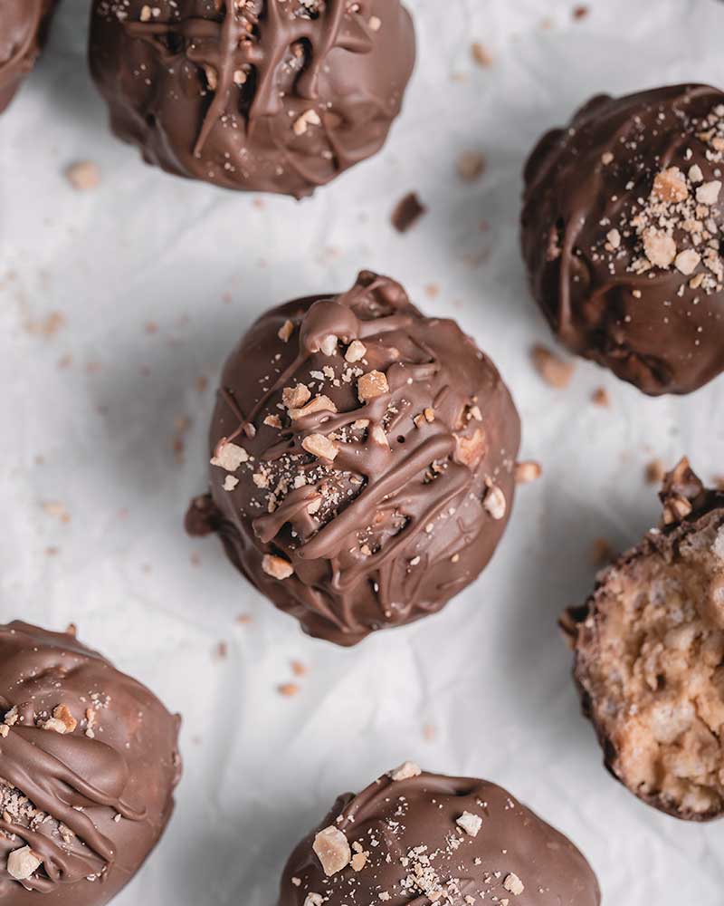 Chocolate & Peanut Butter Crunchy Balls