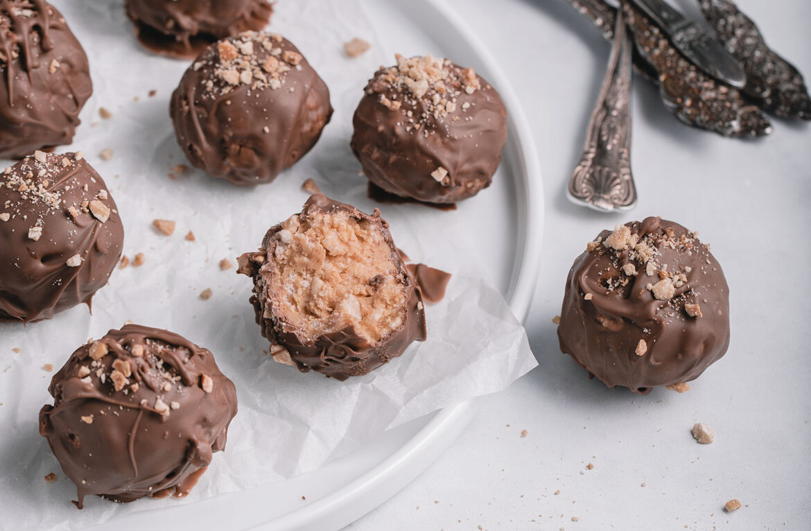 Chocolate & Peanut Butter Crunchy Balls
