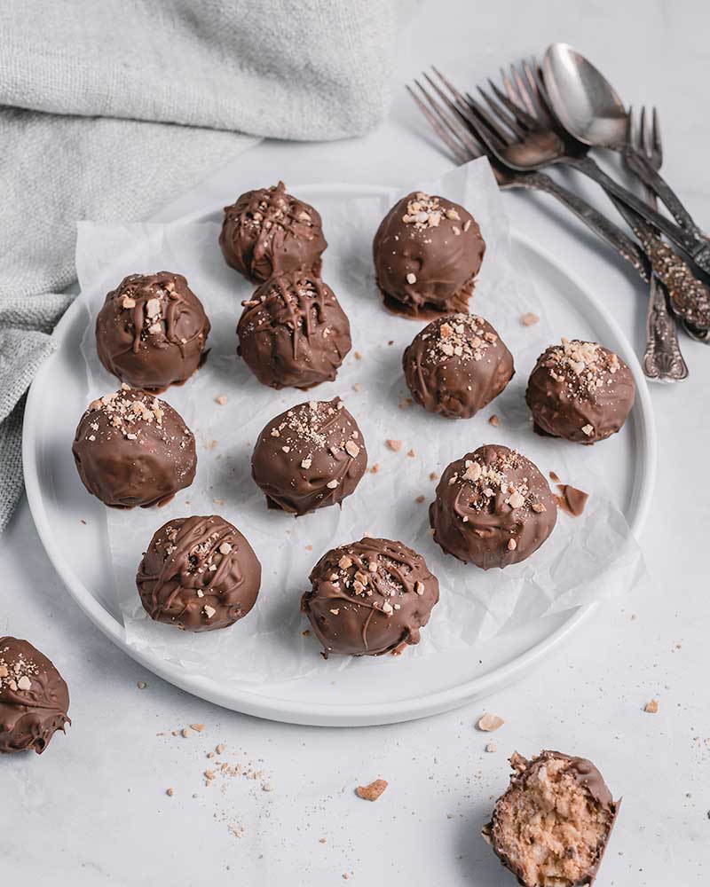 Chocolate & Peanut Butter Crunchy Balls