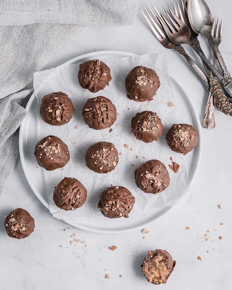 Chocolate & Peanut Butter Crunchy Balls